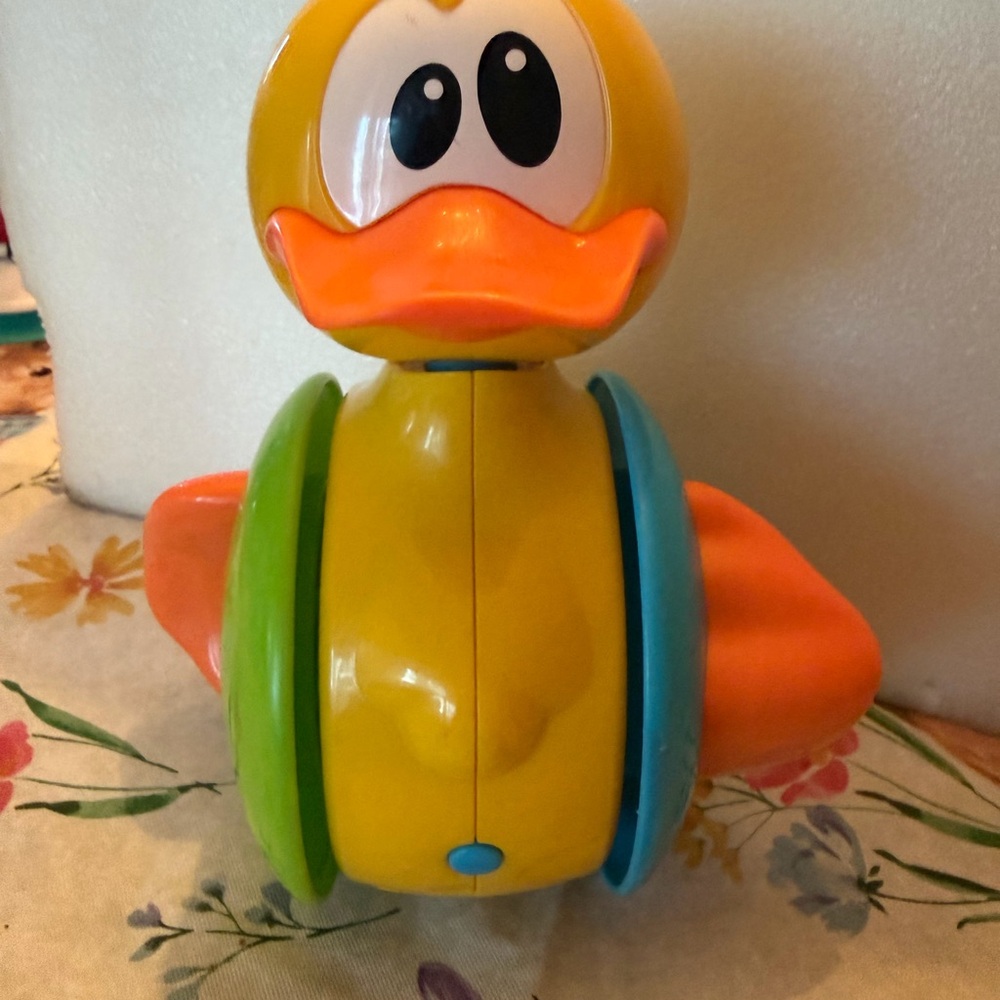 PLAYGO Toys Enterprises Limited, Singing + Spinning Yellow Duck- RARE!